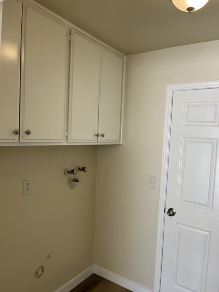 Laundry room off kitchen - 550 W Lambert Rd