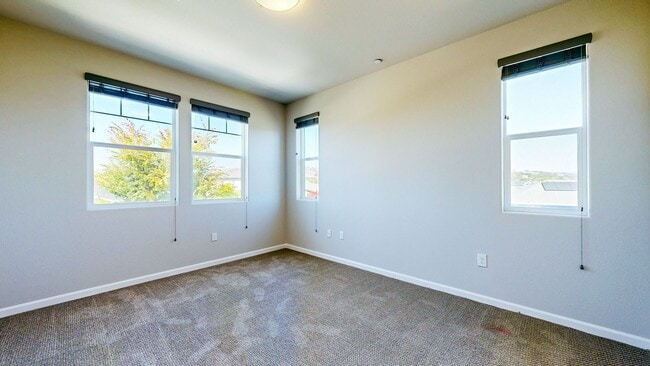Building Photo - Rare Santa Rosa Four Bedroom house in Desi...