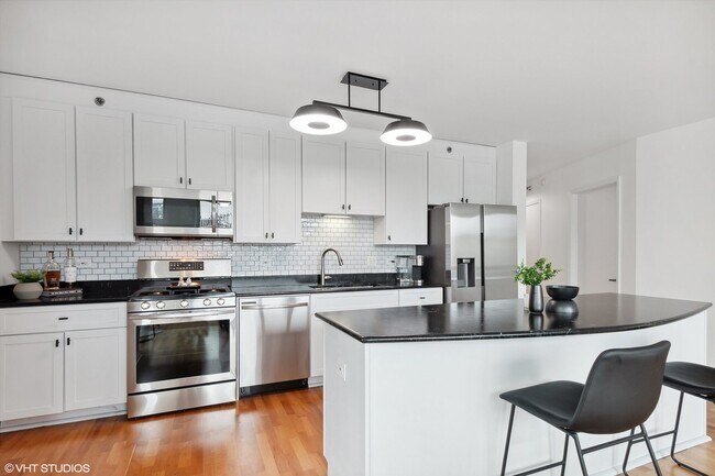 Building Photo - 33 W Ontario St