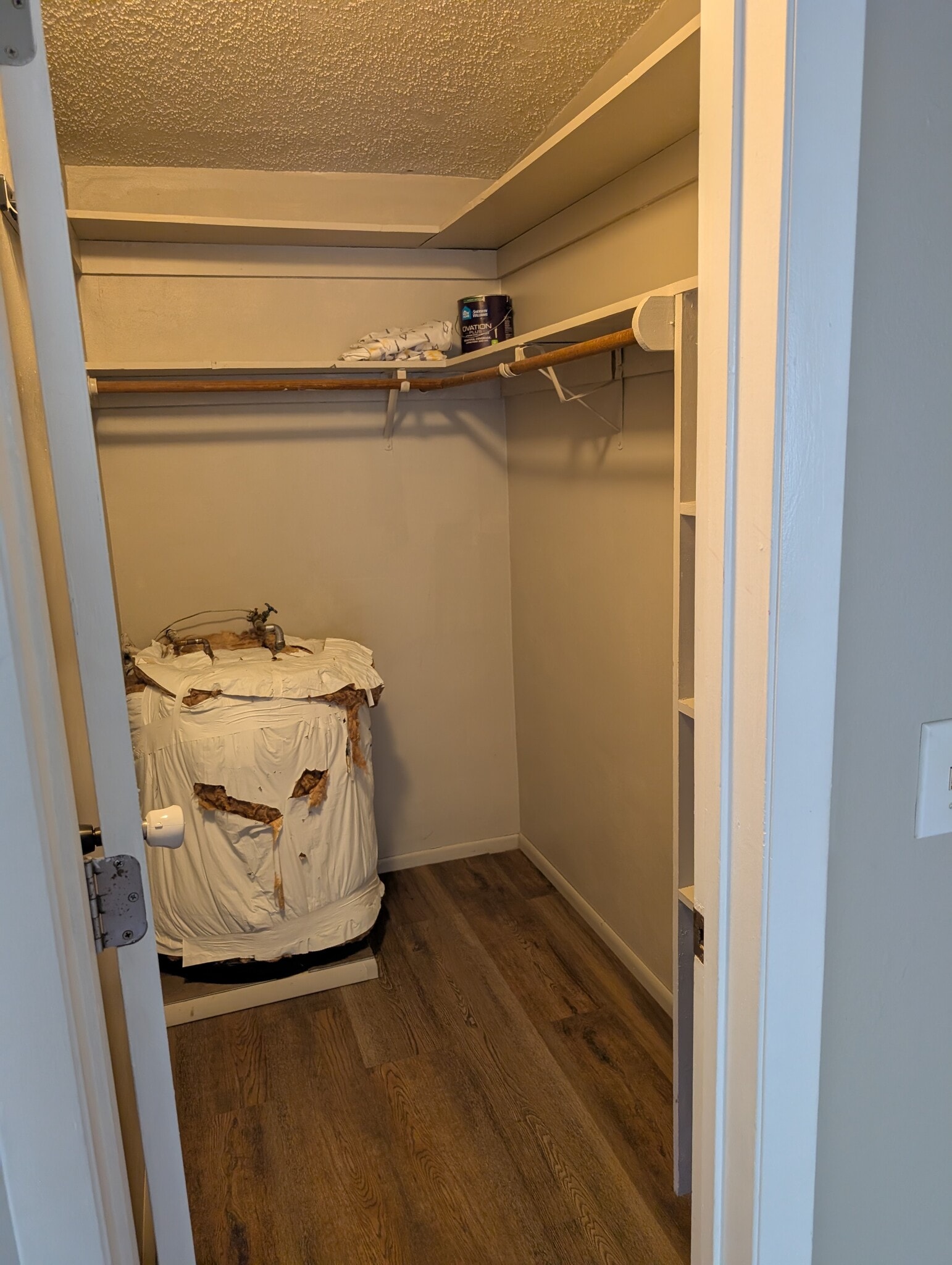 Walking Closet - 6751 Carnelian Ave