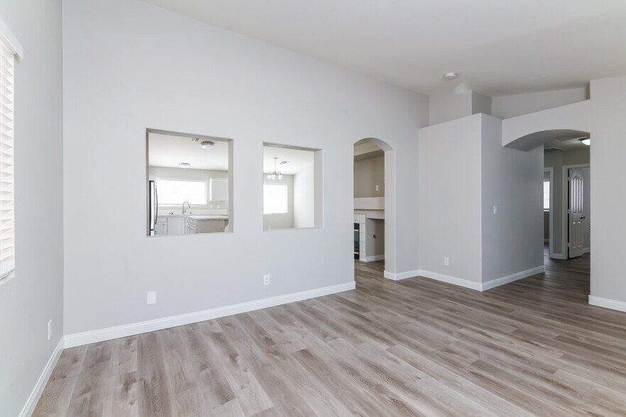 Building Photo - 2037 Madica Ave