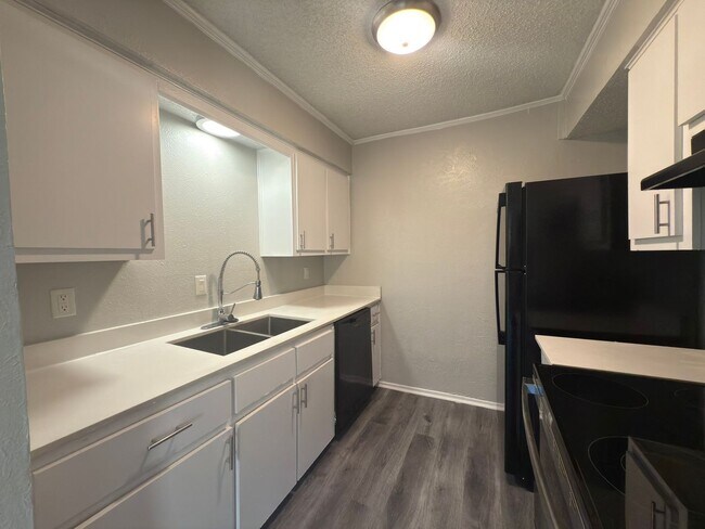 Building Photo - 8910-8910 Greenmound Ave