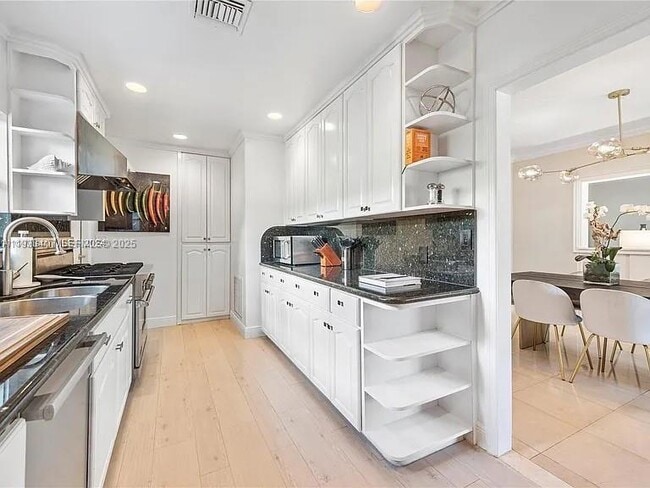 Building Photo - 5371 N Bay Rd