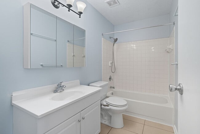Building Photo - Three Bedroom Condo in West Chester!