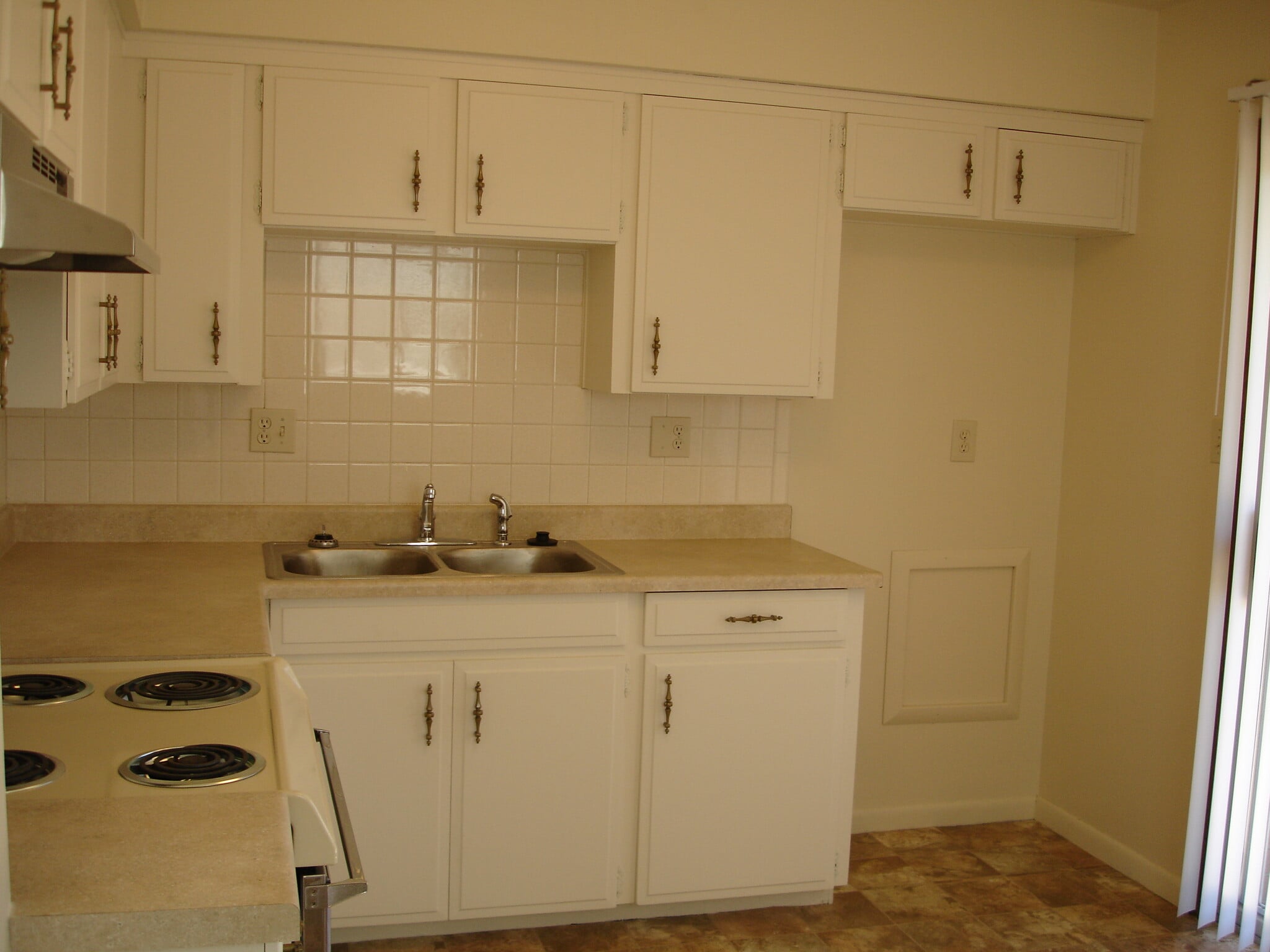 Kitchen - 7101 N Park Ave