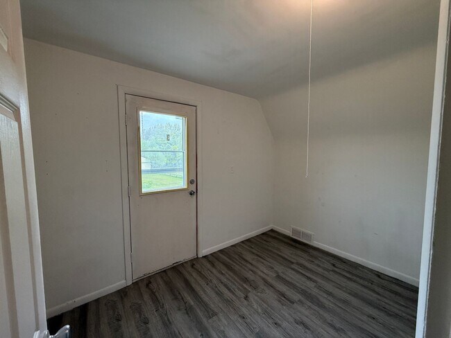Building Photo - 5680 Trailer Park Dr
