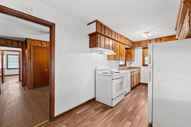 Building Photo - 1457 Columbia Hwy N