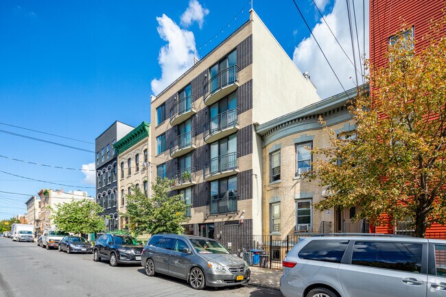 Primary Photo - 95 Christopher