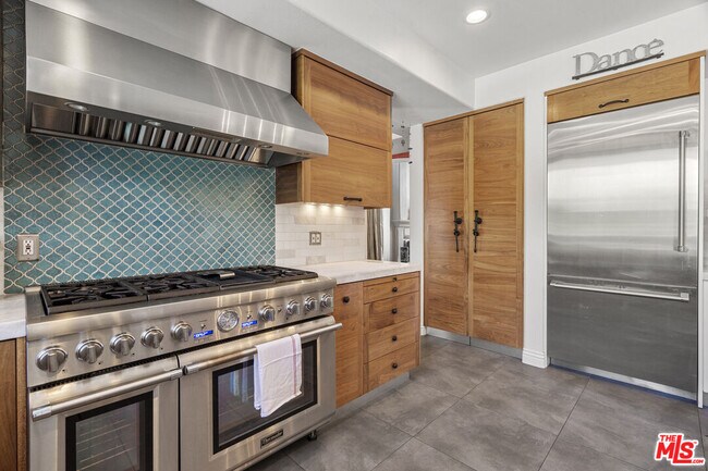 Building Photo - 4544 Tobias Ave