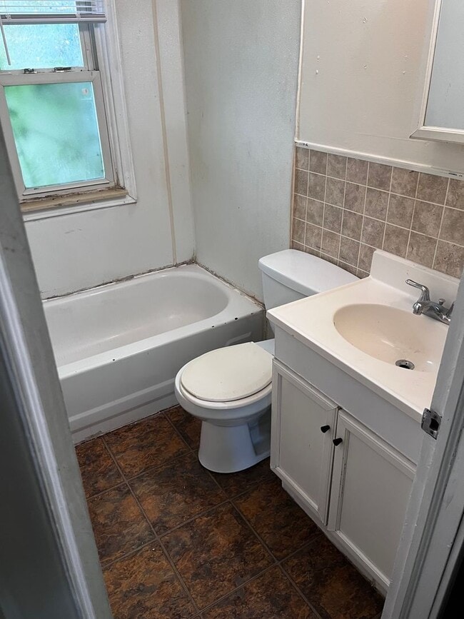 Building Photo - 2 Bedroom Home in Westland