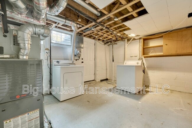 Building Photo - 4310 Roberton Ave