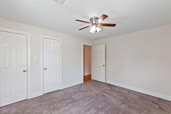 Building Photo - 1305 Idylwild St