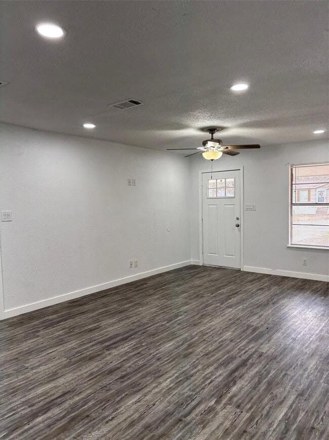 Building Photo - 2012 Water St