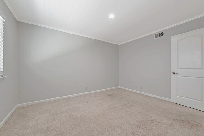 Building Photo - Remodeled 3-bedroom 2-bathroom Evergreen Home