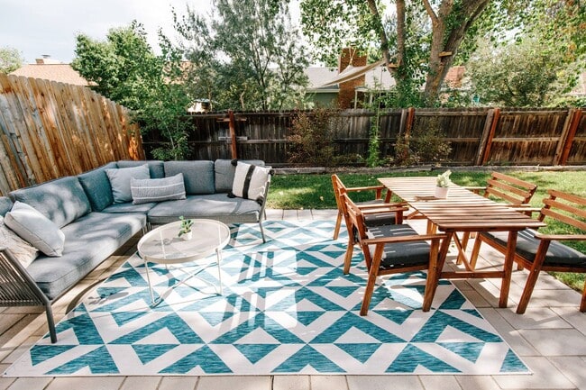 Building Photo - Charming 5-Bedroom Home in Club Crest