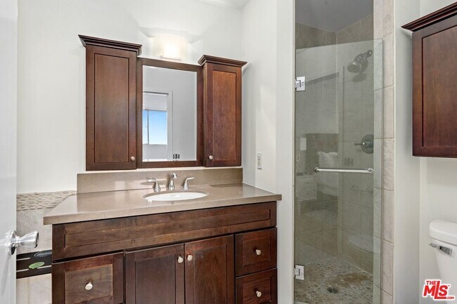 Building Photo - 100 S Doheny Dr