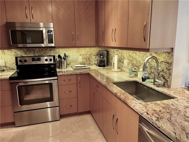 Building Photo - 1 Las Olas Cir