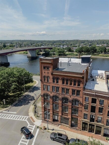 Building Photo - 155 S River St