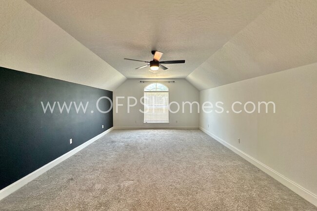 Building Photo - Gated South Crestview Community!