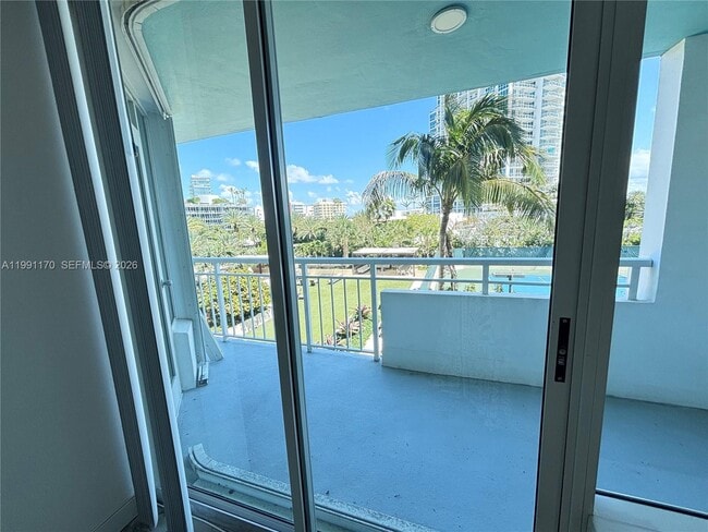 Building Photo - 400 South Pointe Dr