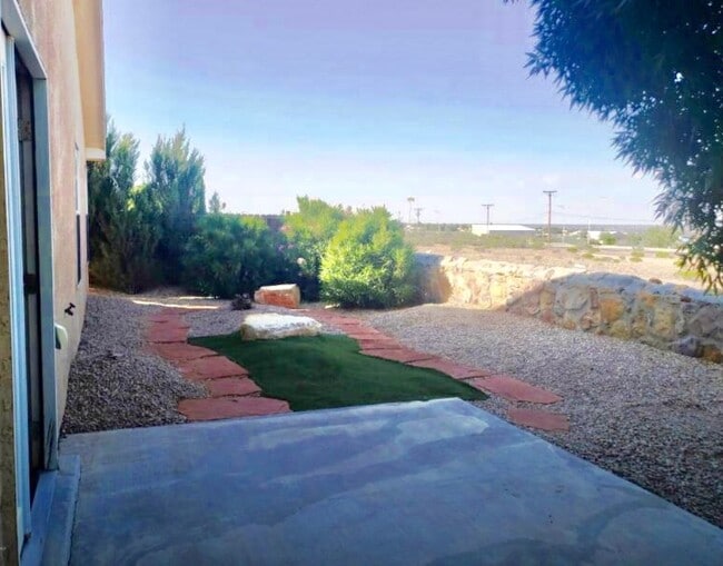 Building Photo - Cute Home in Parkhill Estates