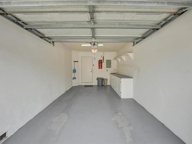 Building Photo - 9113 Vineyard Lake Dr