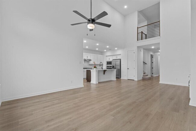 Building Photo - 547 Billowing Way