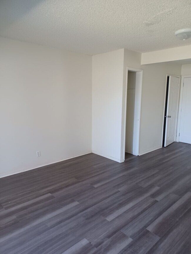 Interior Photo - 11418 S. New Hampshire Ave