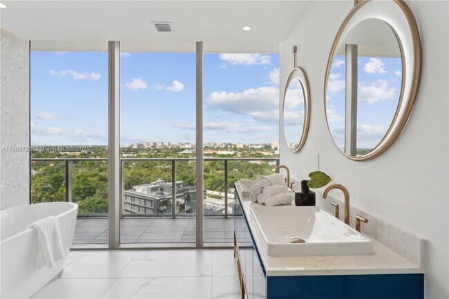 Building Photo - 2678 Tigertail Ave