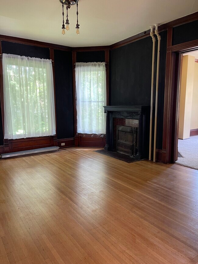 Building Photo - 710 N 6th St