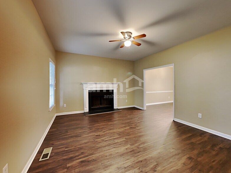 Building Photo - 2304 Water Lilly Way