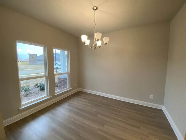 Building Photo - 1348 Rosefield Dr W