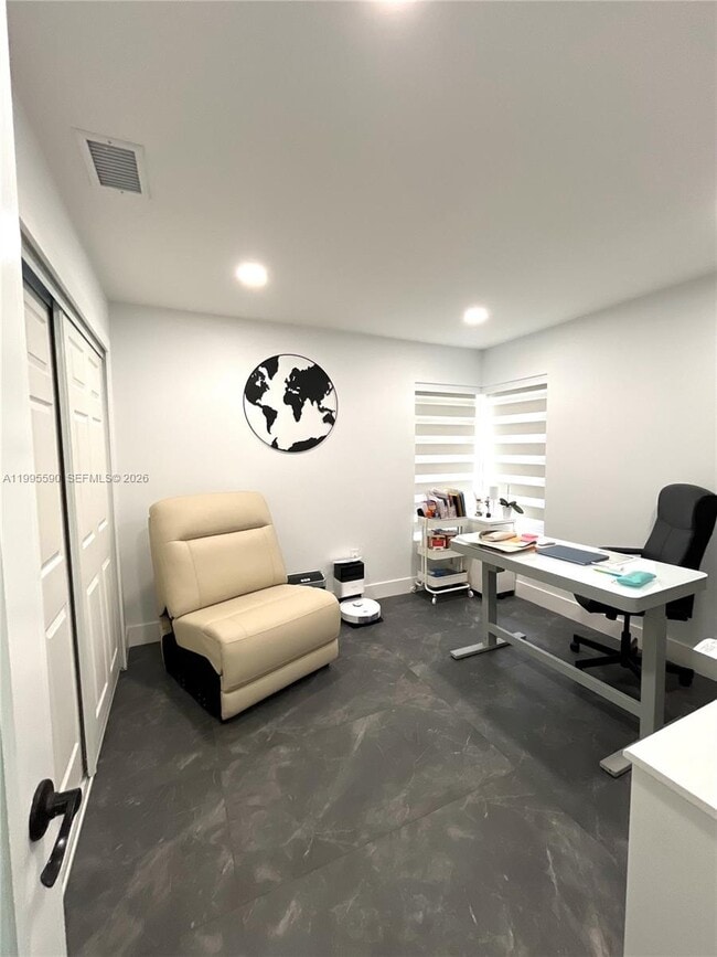 Building Photo - 511 SW 115th Ave