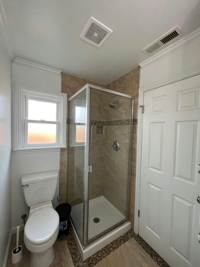 Building Photo - 40458 Landon Ave