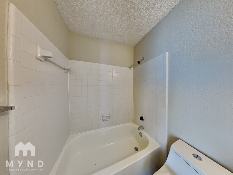 Building Photo - 2306 High Star Dr