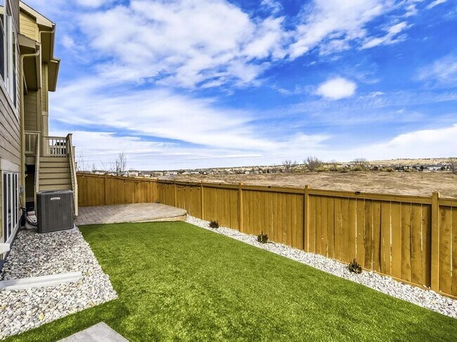 Building Photo - Luxurious CORNER LOT - 3bd 2.5 paired home in Dove Village!