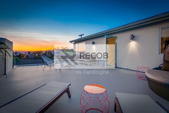 Building Photo - 2641 Curlew St