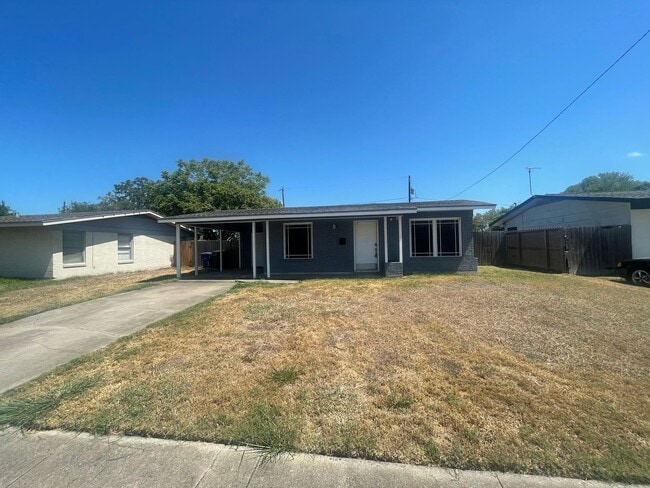 Building Photo - Woodlawn Estate – Updated 3 Bedroom Home f...