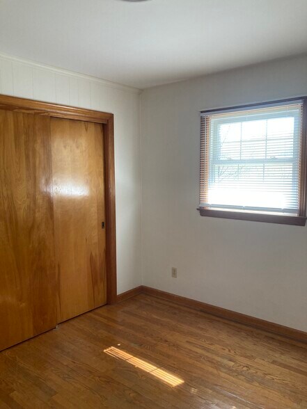 Building Photo - 2533 Wildwood Rd