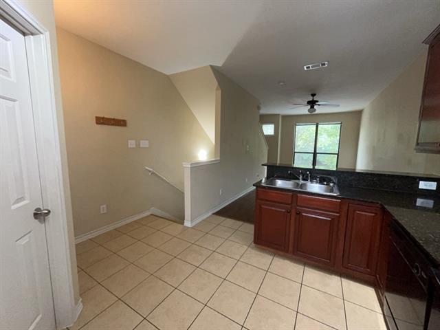 Building Photo - 902 E Glenn Crossett St