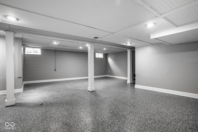 Building Photo - 101 E 96th St