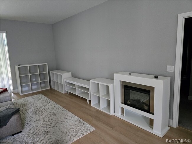 Building Photo - 13 Whitewood Ct