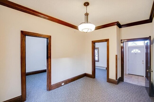 Building Photo - 2511 Fremont Ave N