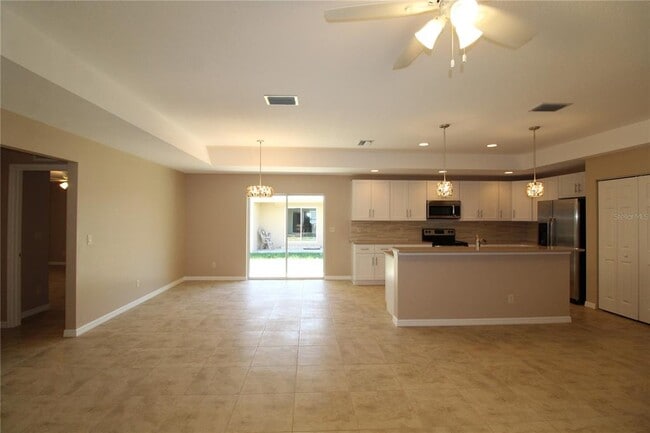 Building Photo - 3356 Howell Pl