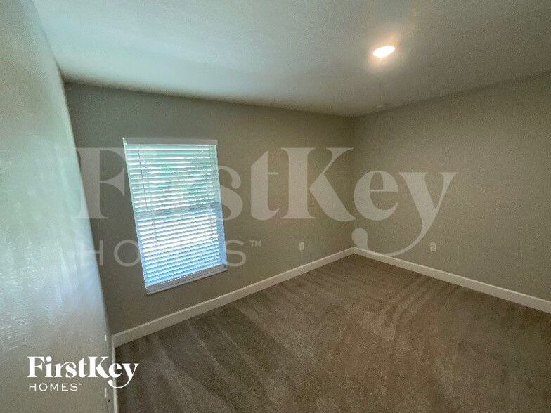 Building Photo - 2645 Sunset Cir
