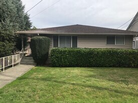 Building Photo - 521 Ave D