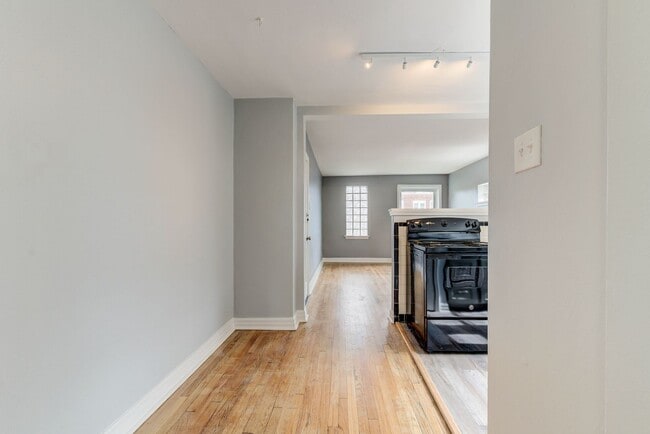 Building Photo - 4948-4948 Kemper Ave