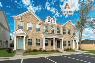 Building Photo - 2 Bedroom Townhome Main Street Pineville - AVAILABLE AUGUST 2026