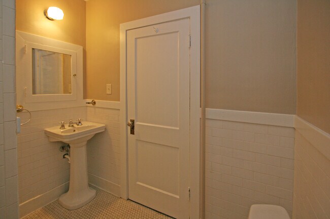 Building Photo - Elmhurst Apartments