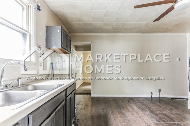 Building Photo - 1445 5th Ave